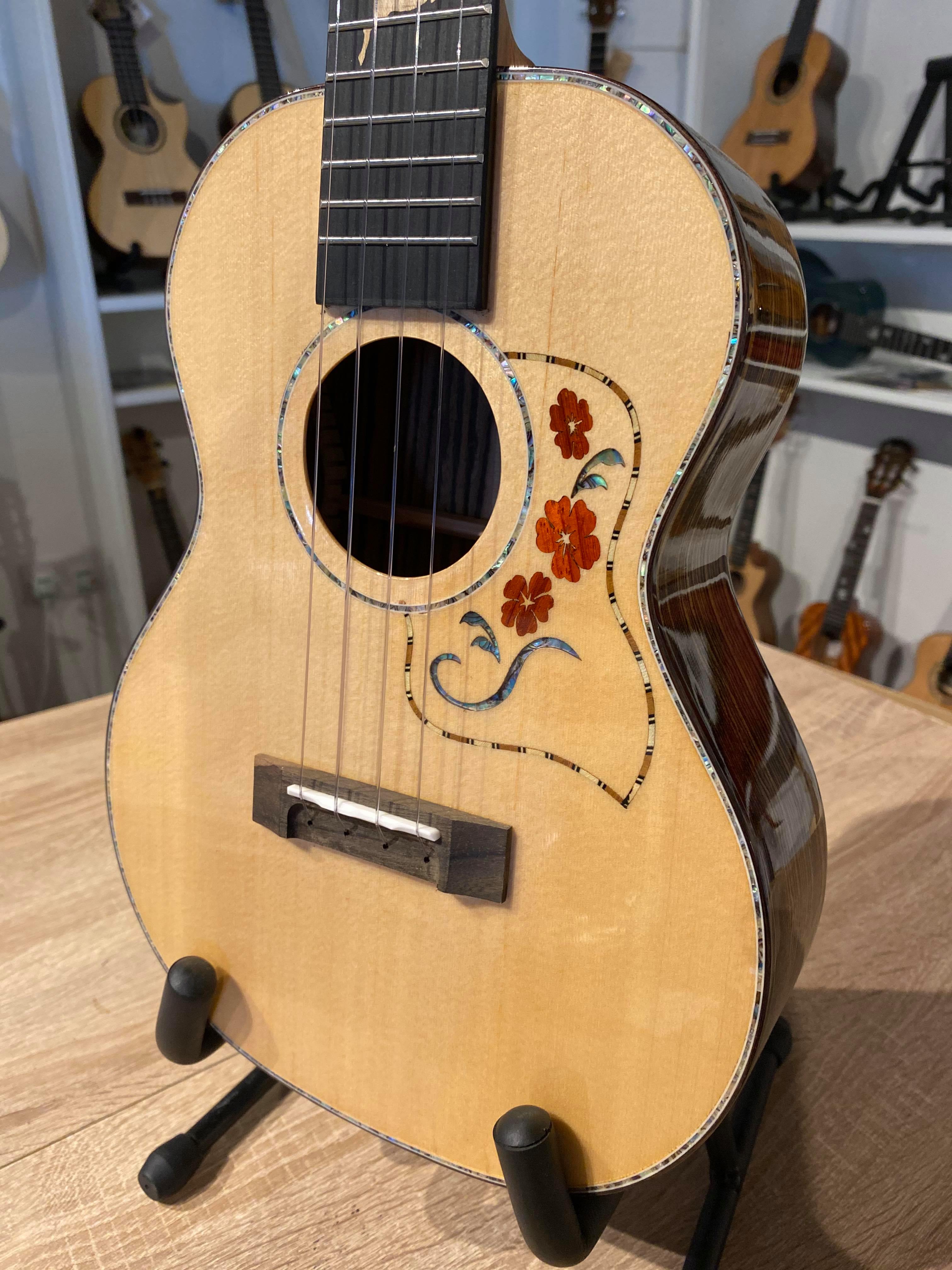 KAMAMUTA Santos ukulele Tenor KA-S-T